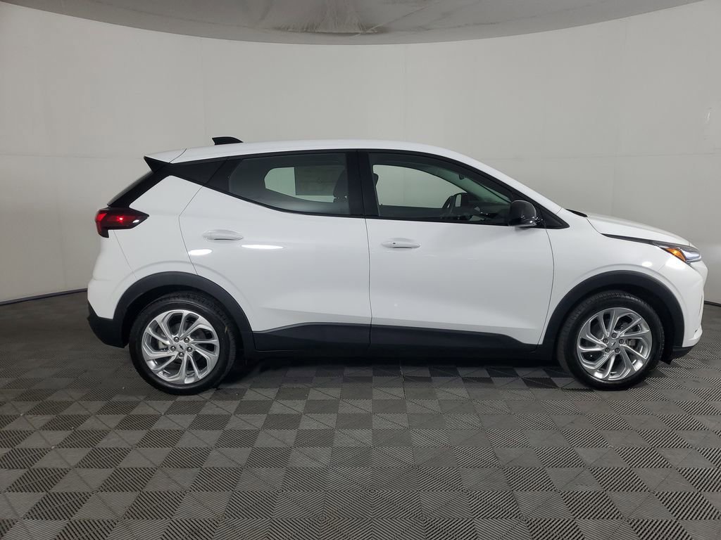 New 2027 Summit White Chevrolet LT image 3