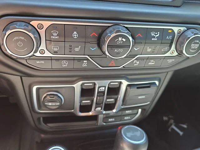 Used 2023 White Jeep Sahara image 19