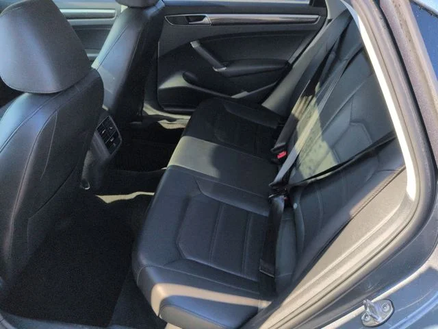 Used 2018 Gray Volkswagen 2.0T SE image 28