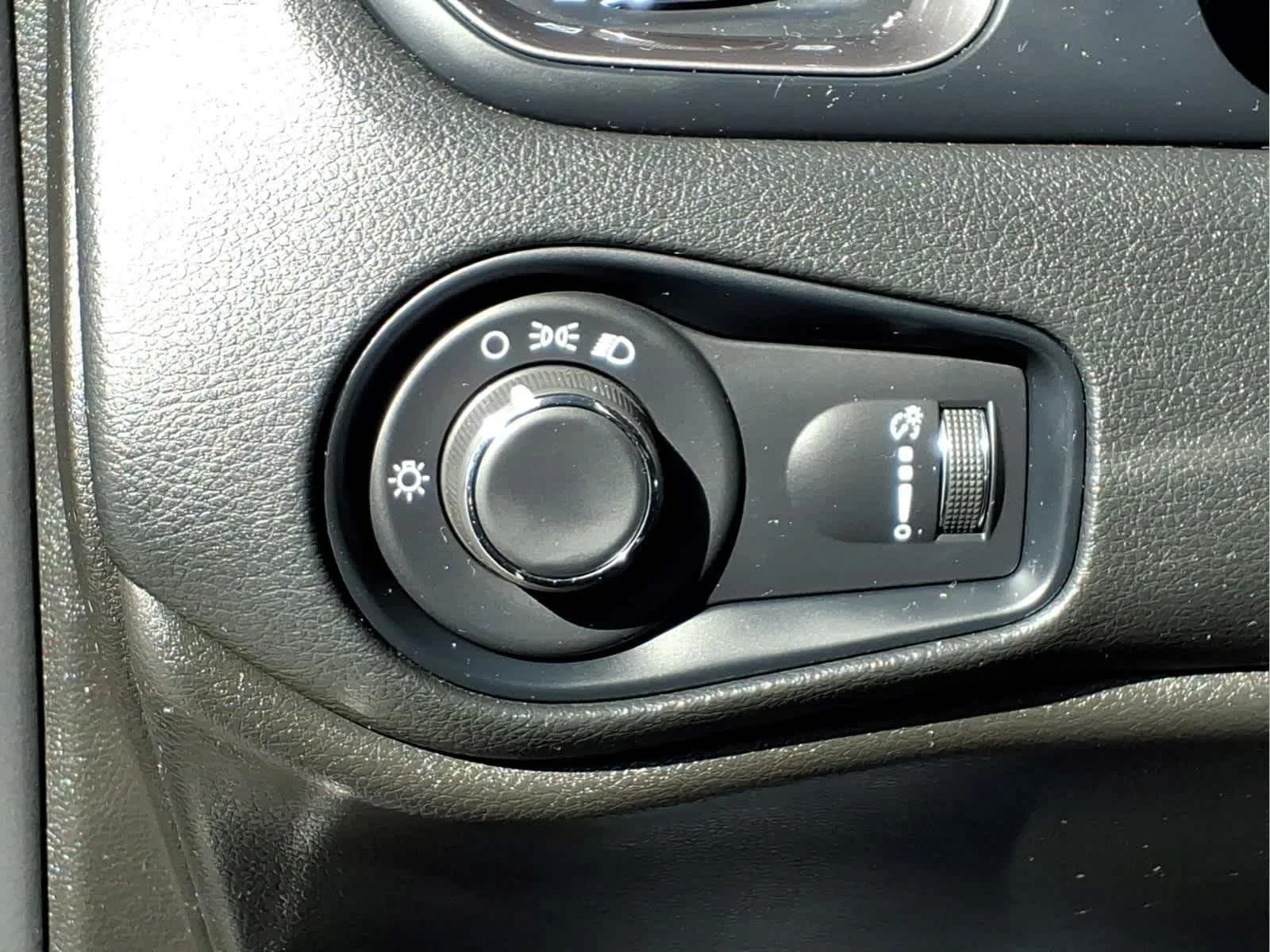 Used 2023 Black Clearcoat Jeep Latitude image 13