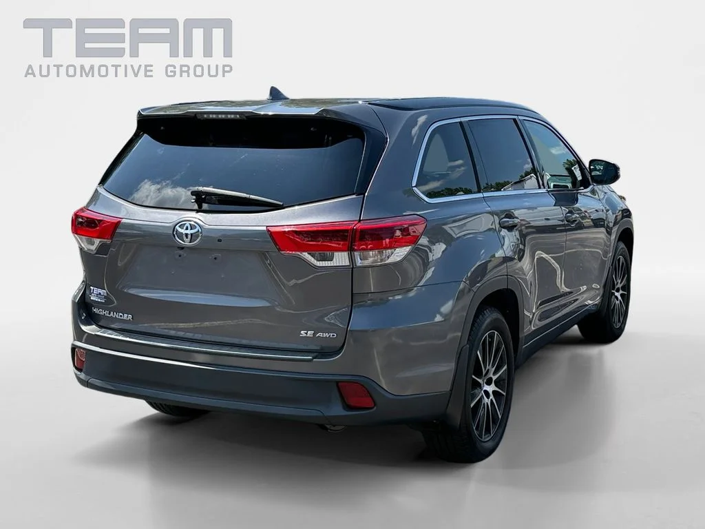 Used 2018 Gray Toyota SE image 7