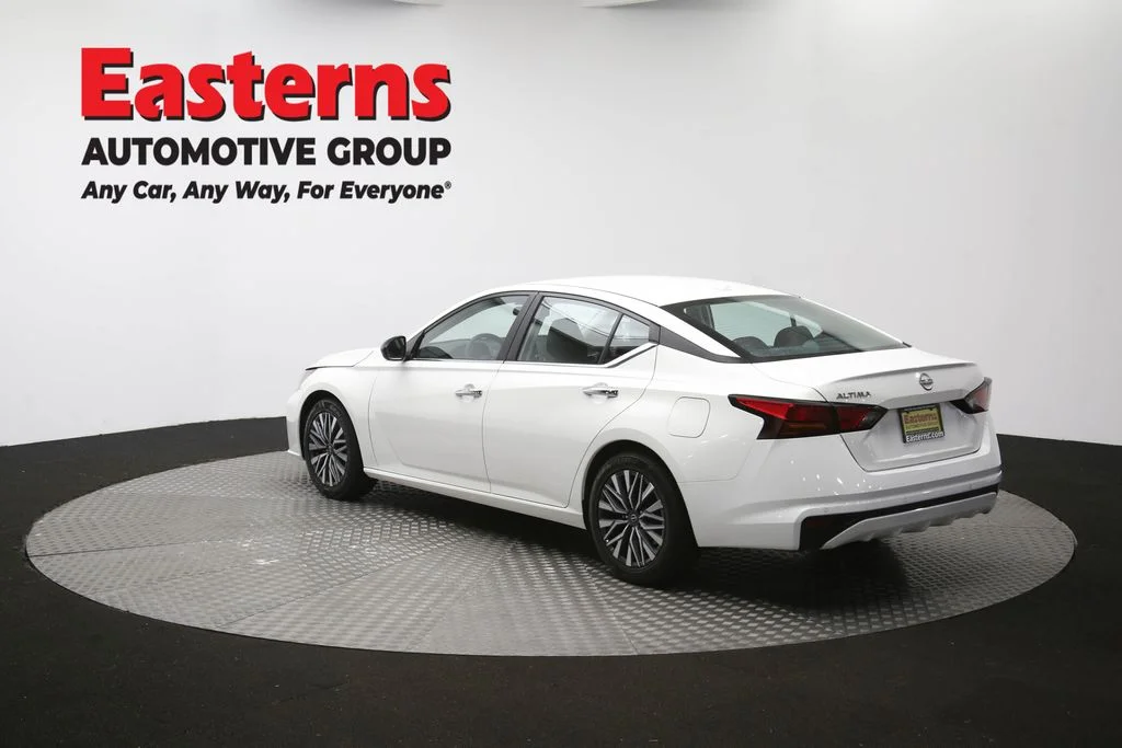 Used 2025 White Nissan 2.5 SV image 61
