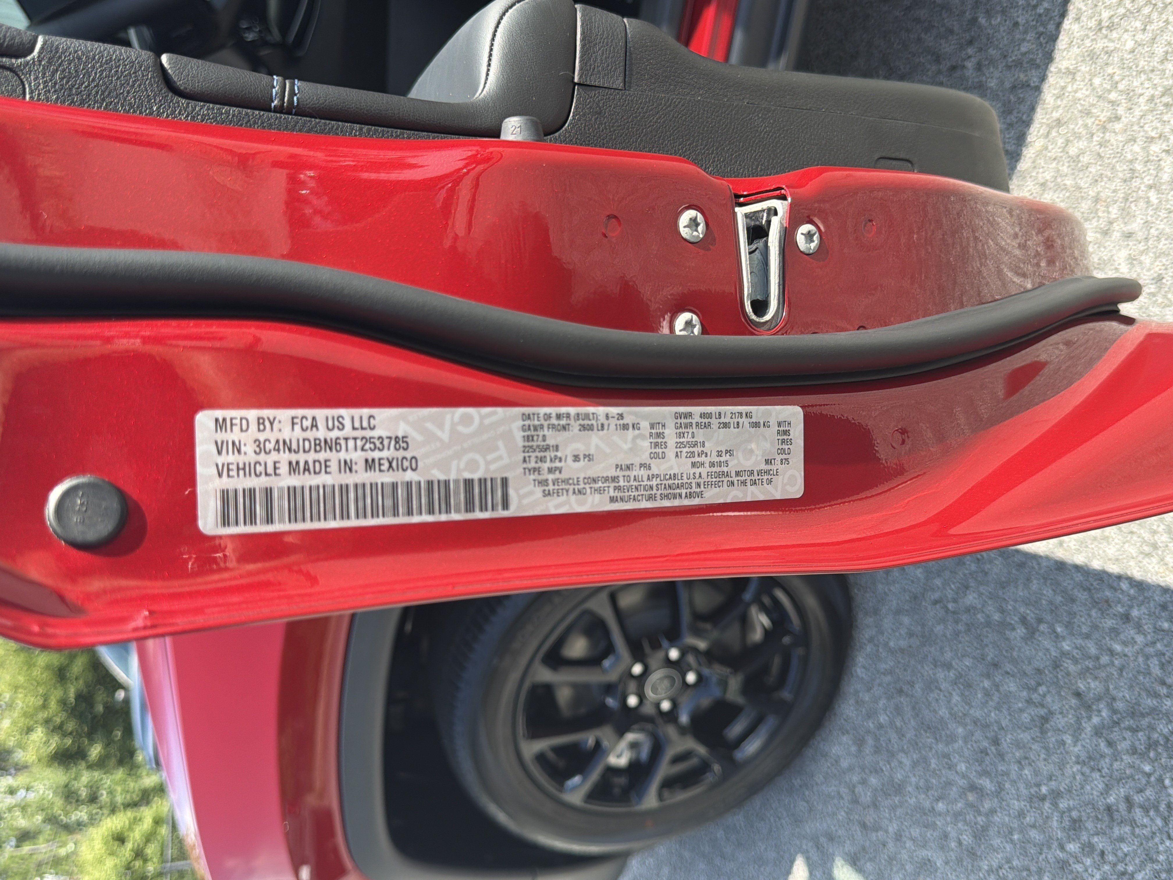New 2026 Red Hot Pearl-Coat Exterior Paint Jeep Latitude image 39