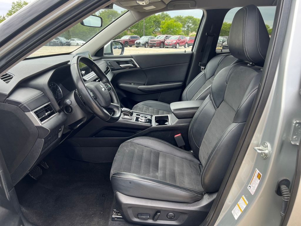 Used 2024  Mitsubishi SE image 10