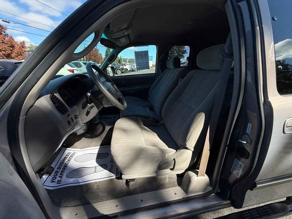 Used 2000 Gray Toyota SR5 image 15