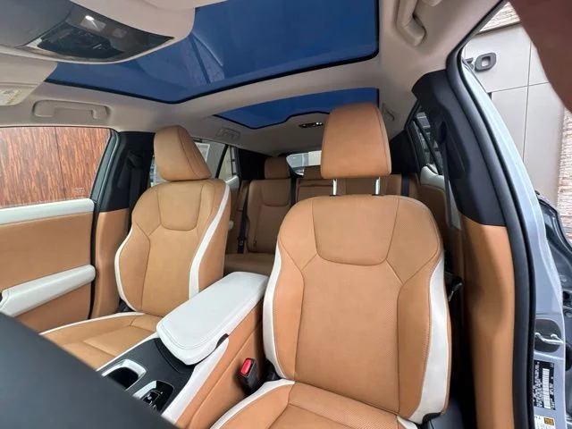 New 2026 Iridium Lexus 450e Premium image 32