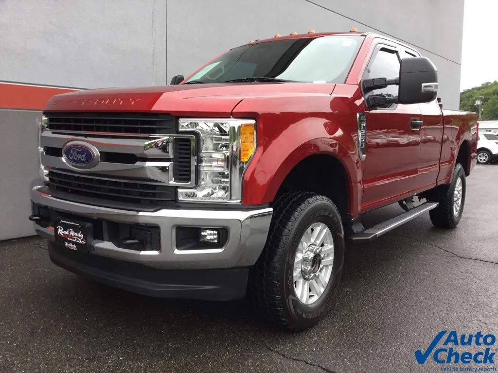 Used 2017 Red Ford XLT image 5