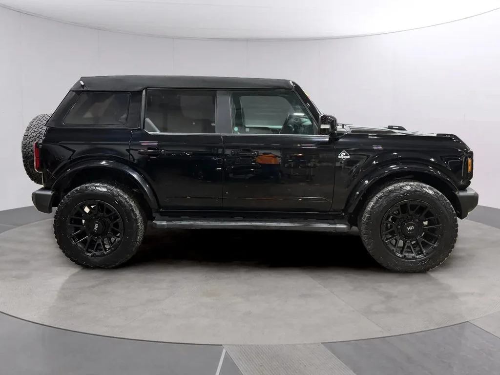Used 2023 Shadow Black Ford Outer Banks image 3
