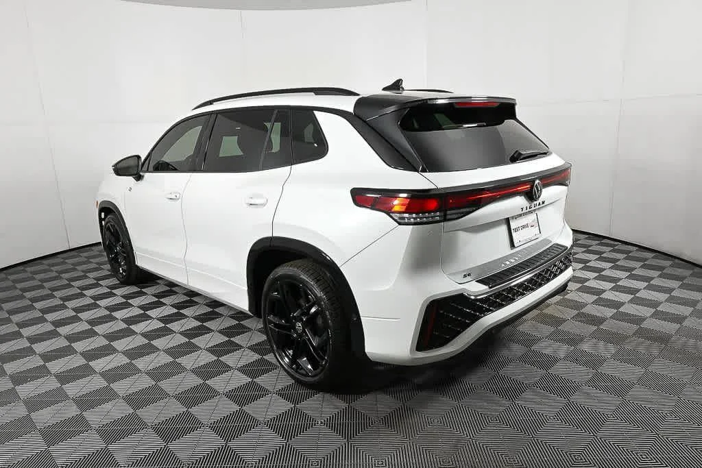 New 2026 Opal White Pearl Volkswagen SE R-Line Black image 28