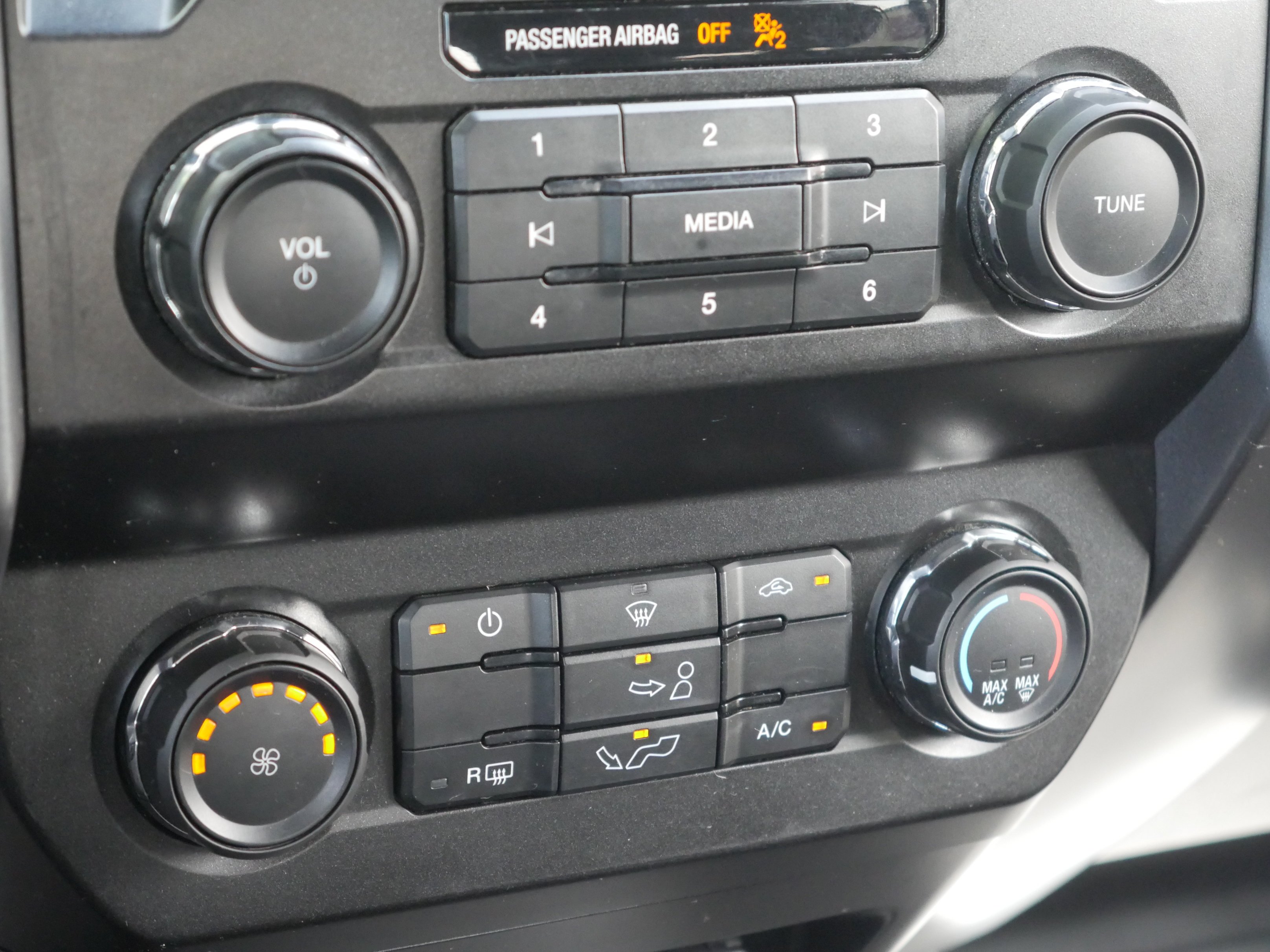Used 2020 Oxford White Ford XLT image 13