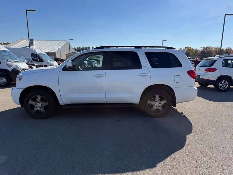 Used 2016 White Toyota SR5 image 18