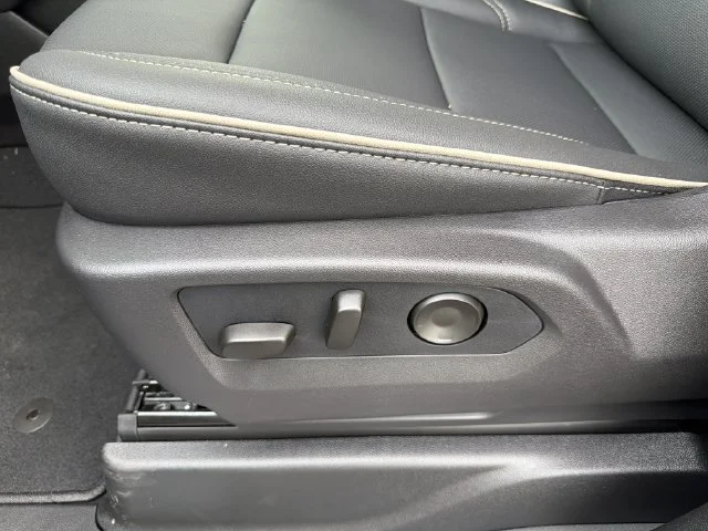 New 2026 Onyx Black GMC Elevation image 23