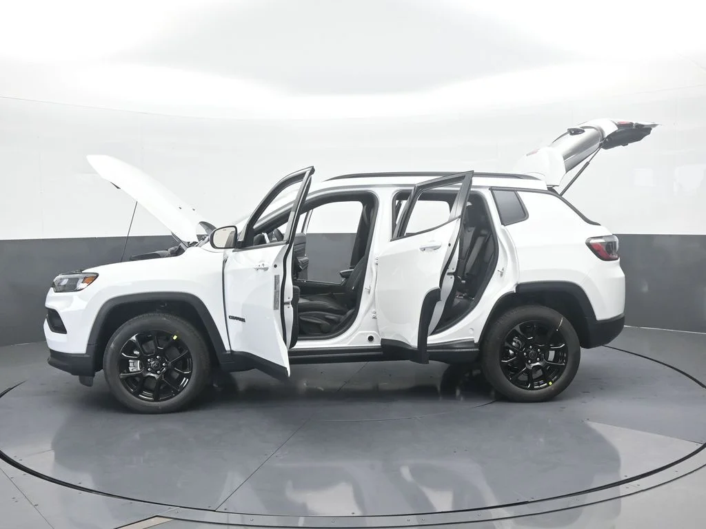 New 2026 Bright White Clear-Coat Exterior Paint Jeep Latitude image 65