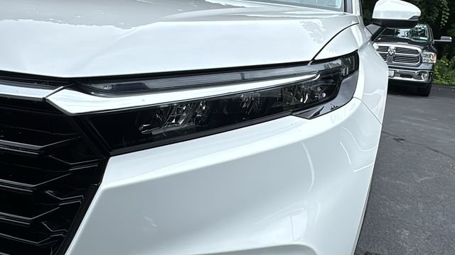 Used 2024 White Honda EX image 10