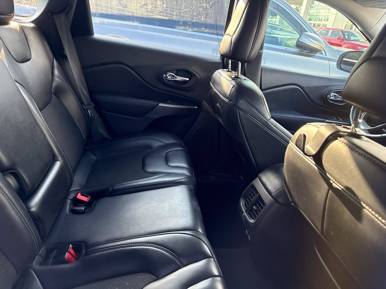 Used 2021 White Jeep Latitude Plus image 4