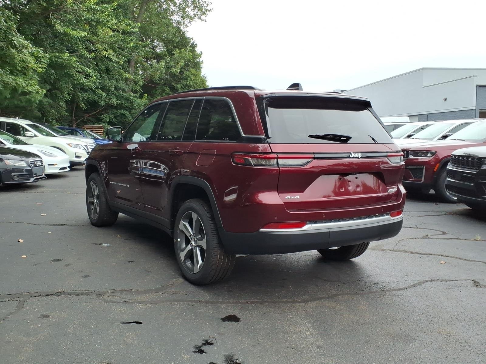 New 2026 Velvet Red Pearl-Coat Exterior Paint Jeep Limited image 3