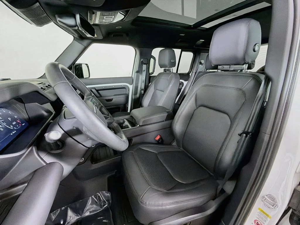 Used 2025 Fuji White Land Rover S image 11