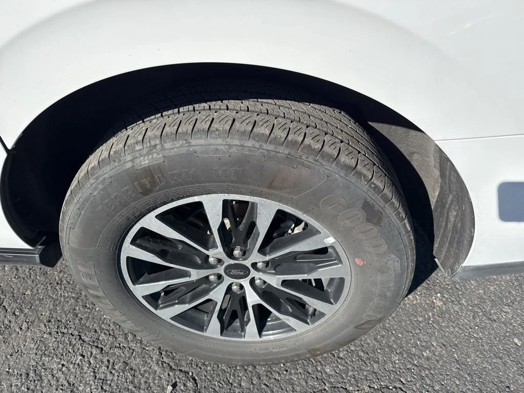 Certified Used 2025 Oxford White Ford Platinum image 13