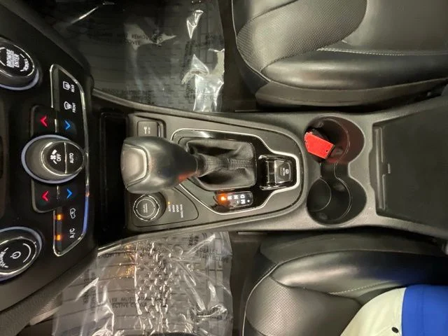 Used 2022 Silver Jeep Limited image 21