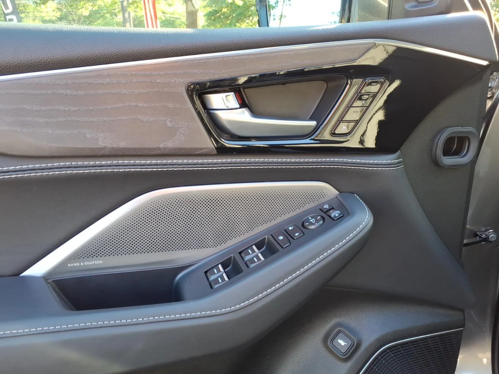 Certified Used 2026 Liquid Carbon Metallic Acura SH-AWD with Advance Package image 24