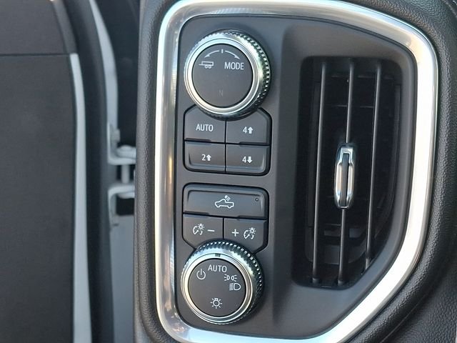 Used 2022 White GMC SLE image 23