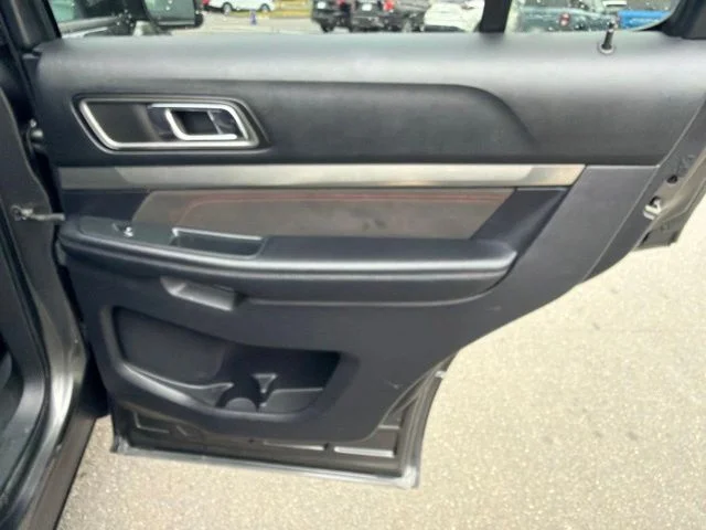 Used 2018 Gray Ford XLT image 28