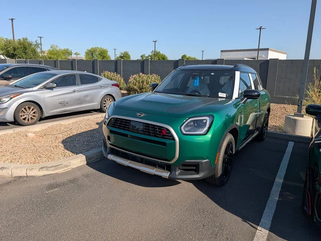 2027 MINI Countryman Signature Plus