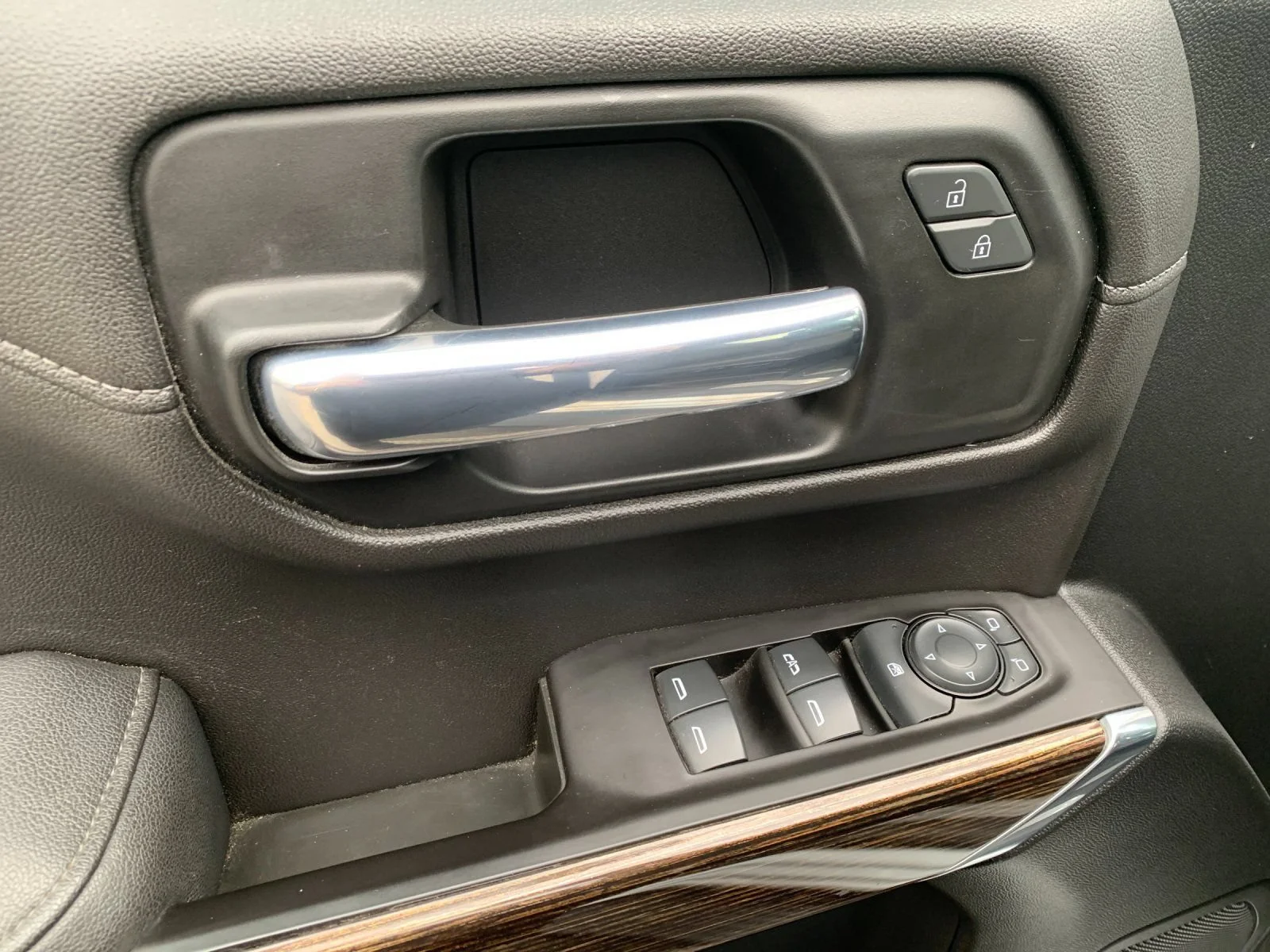 Used 2021 Summit White GMC Elevation image 12