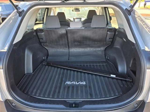 Used 2021 Silver Toyota XLE image 17