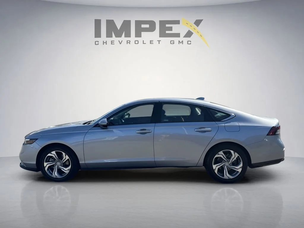 Used 2023 Silver Honda Touring image 2