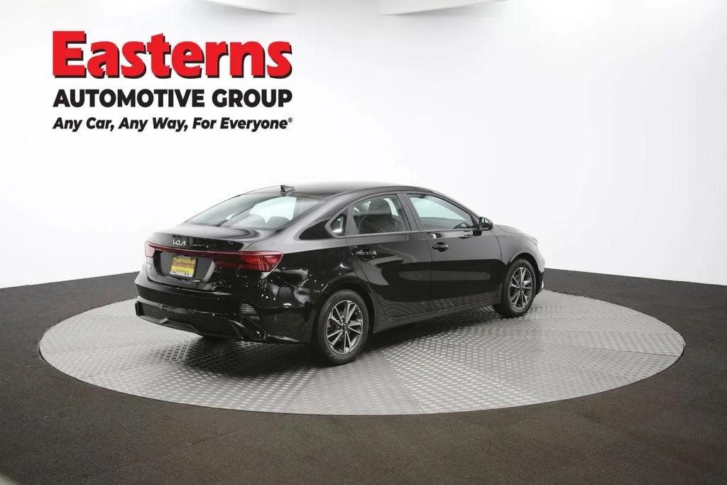Used 2022 Black Kia LXS image 38