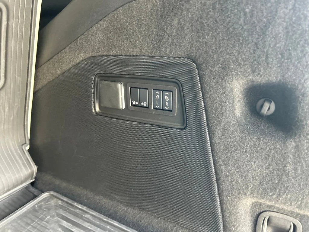 Used 2025 White Cadillac Sport Platinum image 55