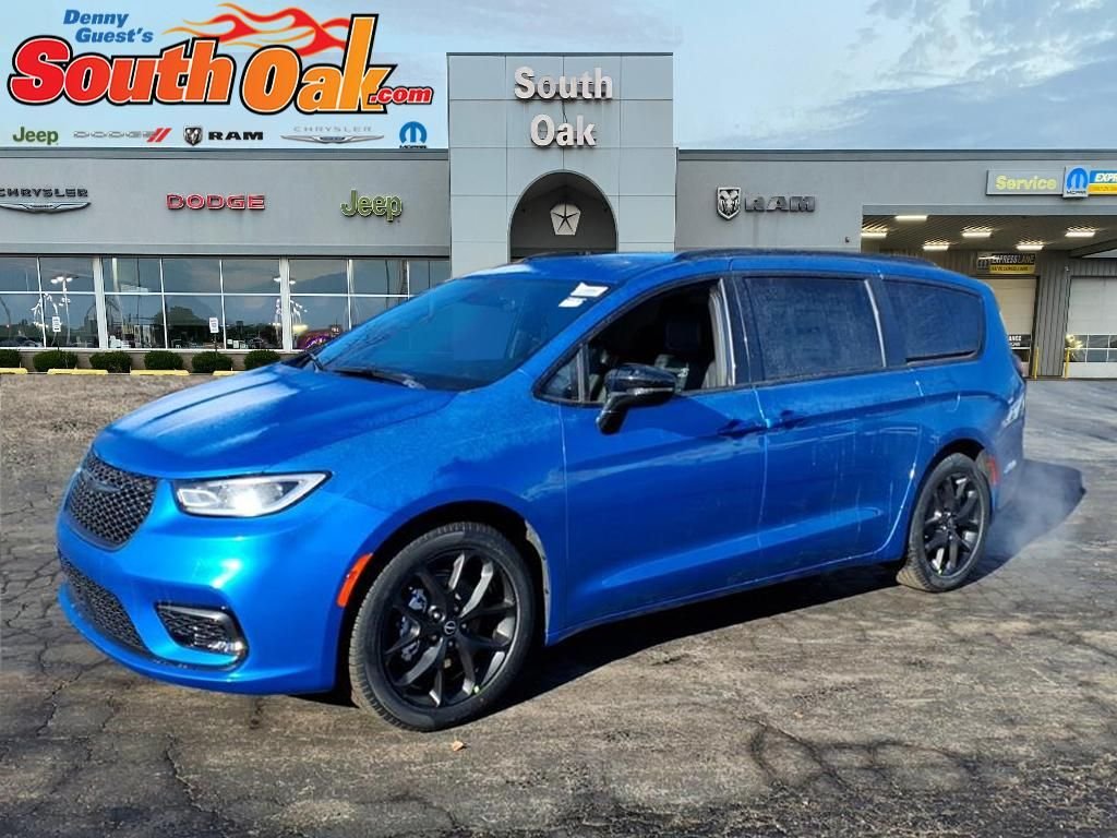 New 2026 Hydro Blue Pearl-Coat Exterior Paint Chrysler Select image 4