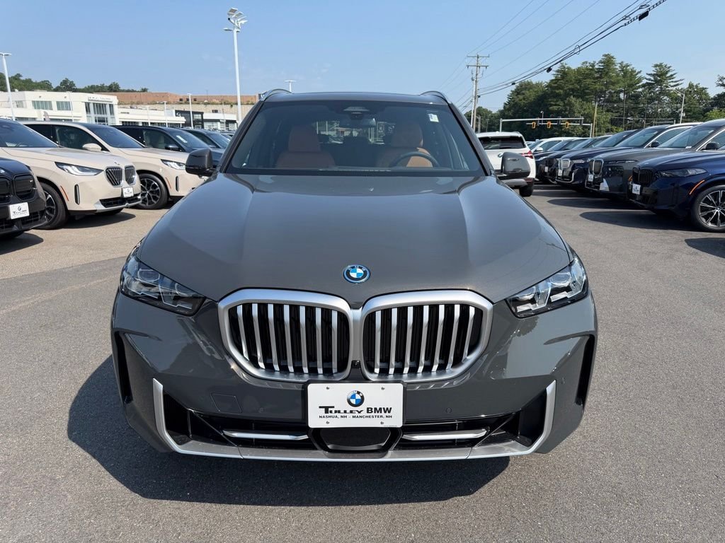 New 2026 Dravit Grey Metallic BMW xDrive50e image 2