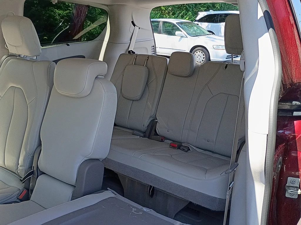 Used 2020 Velvet Red Pearl Coat Chrysler Launch Edition image 13