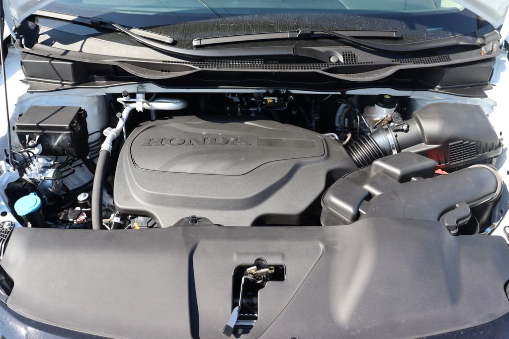 New 2026 Platinum White Pearl Honda Touring image 38