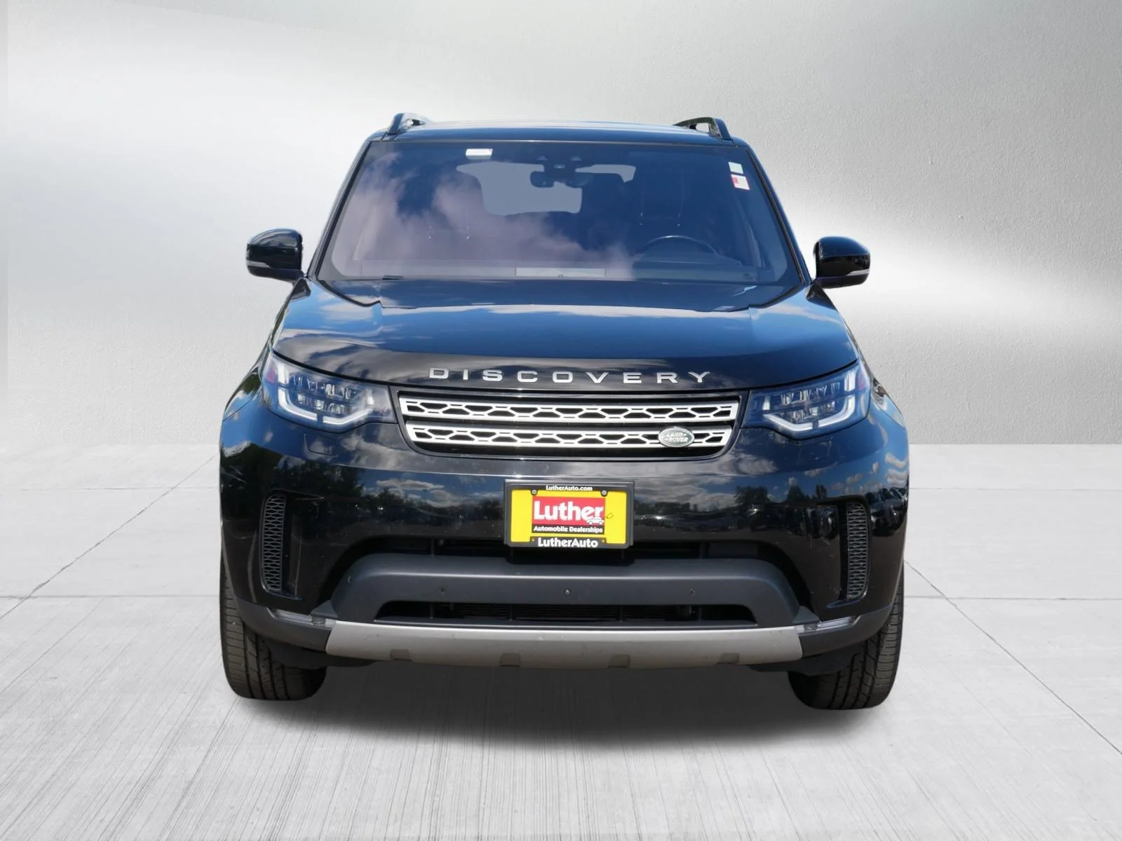 Used 2018 Land Rover Discovery HSE with VIN SALRR2RKXJA075581 for sale in Hopkins, MN
