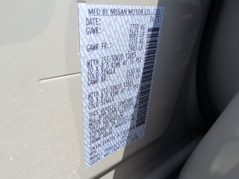 Certified Used 2025 Harbor Gray INFINITI LUXE image 32