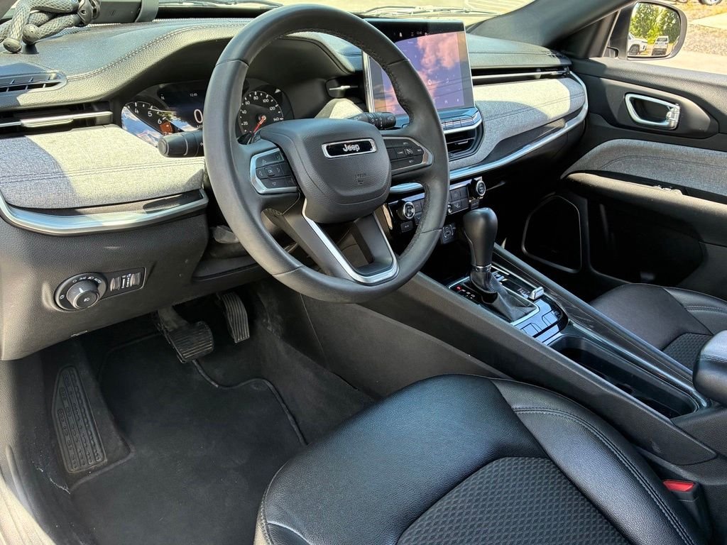 Used 2024 White Jeep Latitude image 17