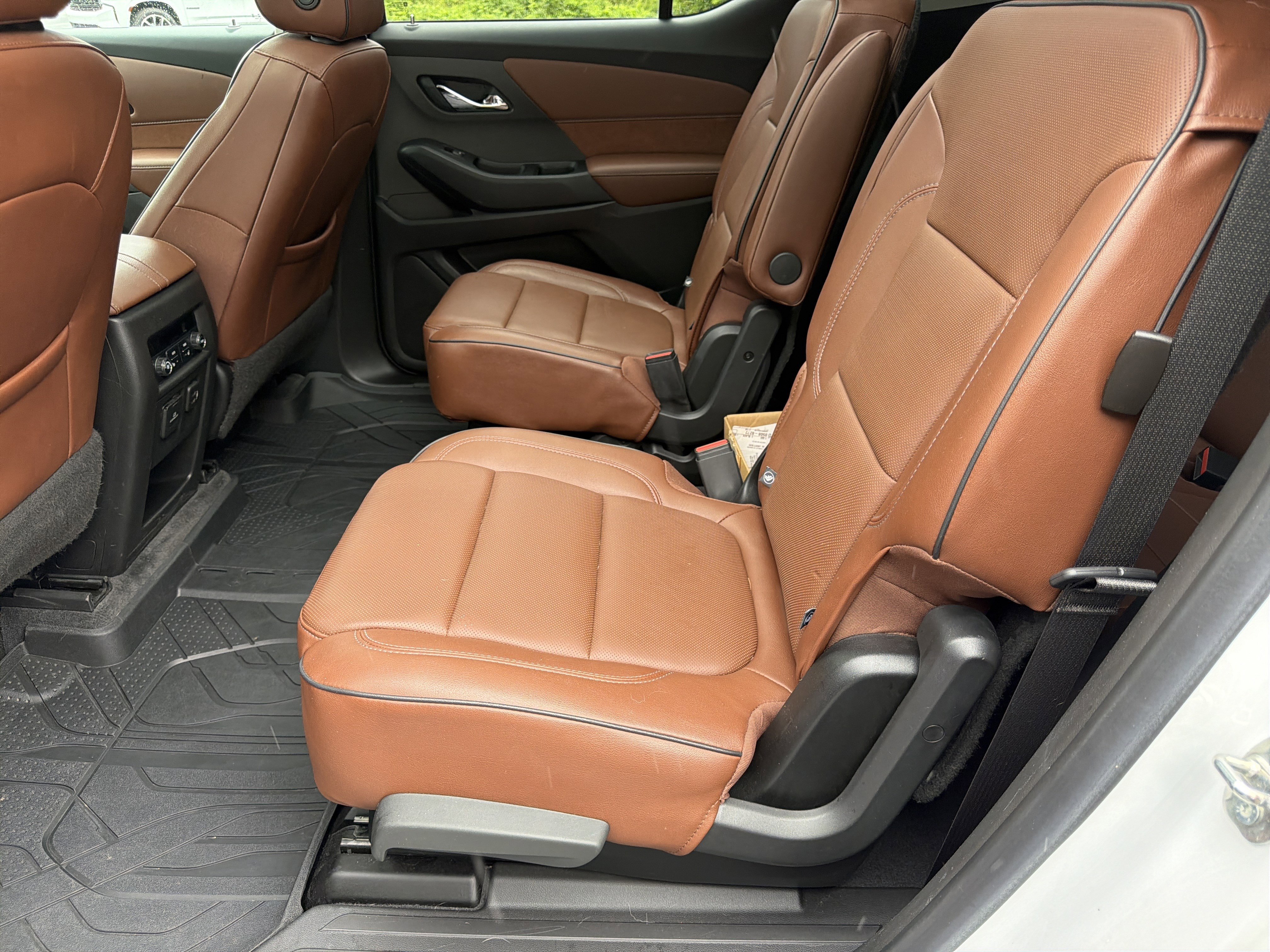 Used 2020 IRIDESCENT PEARL TRICOAT Chevrolet High Country image 21