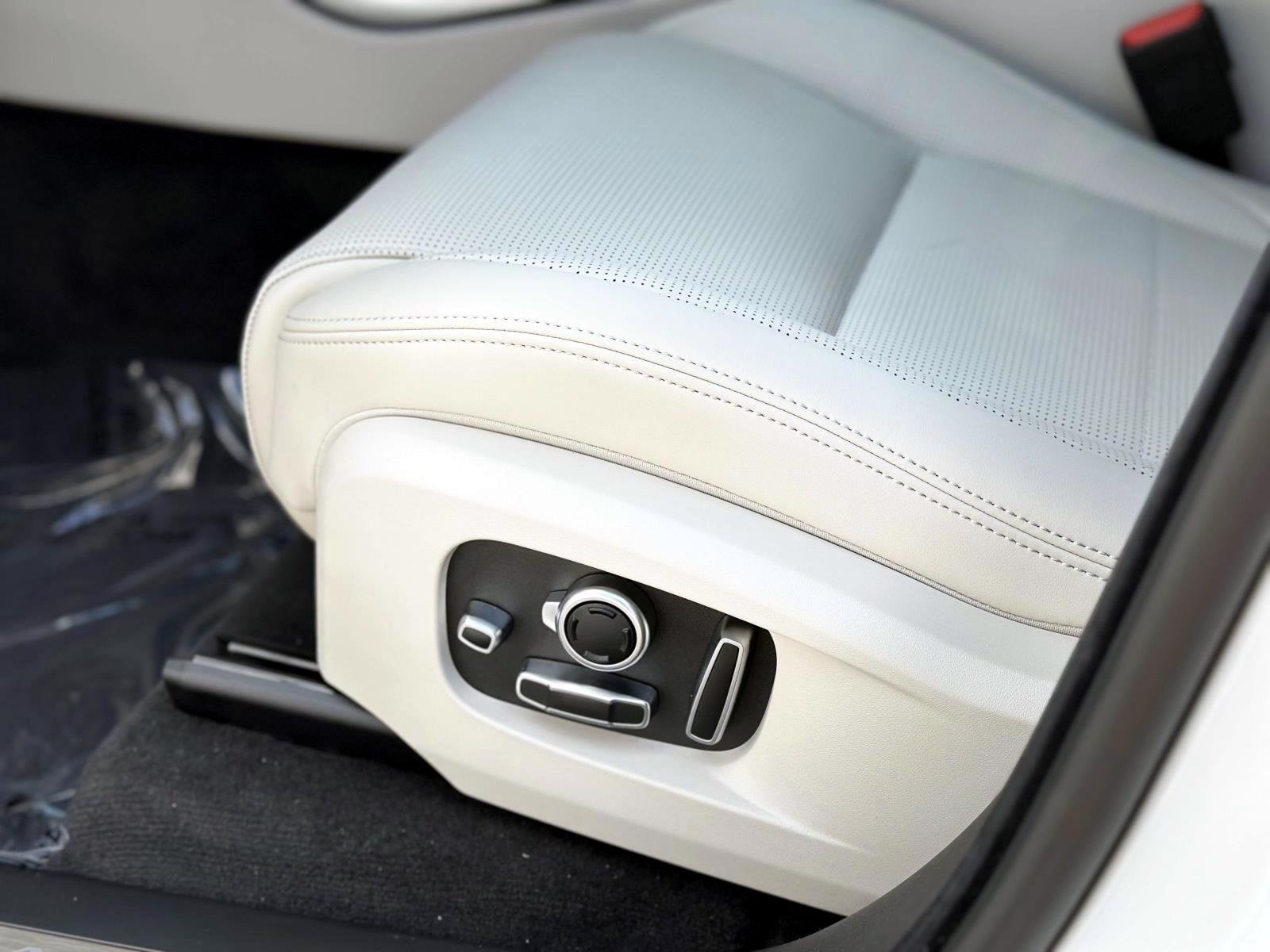 Used 2026 Pearl White Jaguar P400 R-Dynamic S image 14