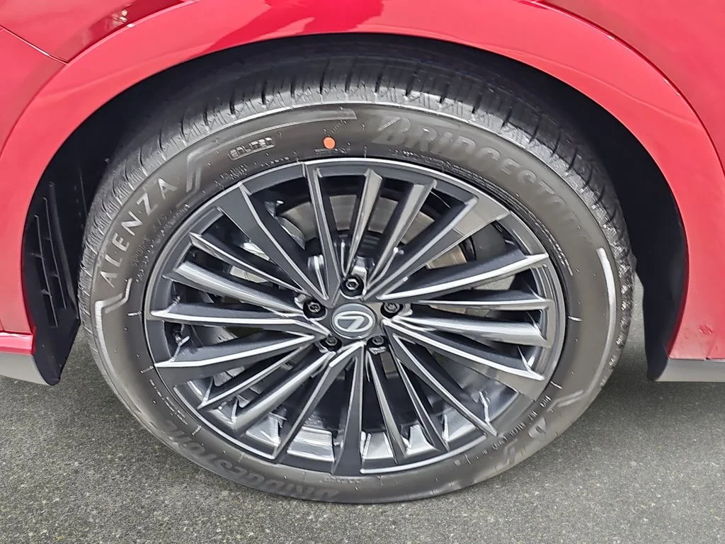 New 2026 Matador Red Mica Lexus PREMIUM image 31