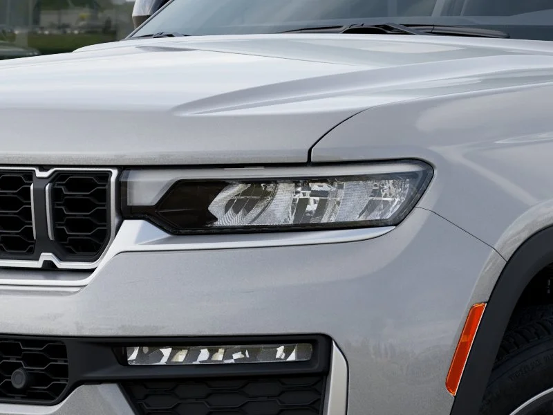 New 2026 Silver Zynith Exterior Paint Jeep Limited image 39
