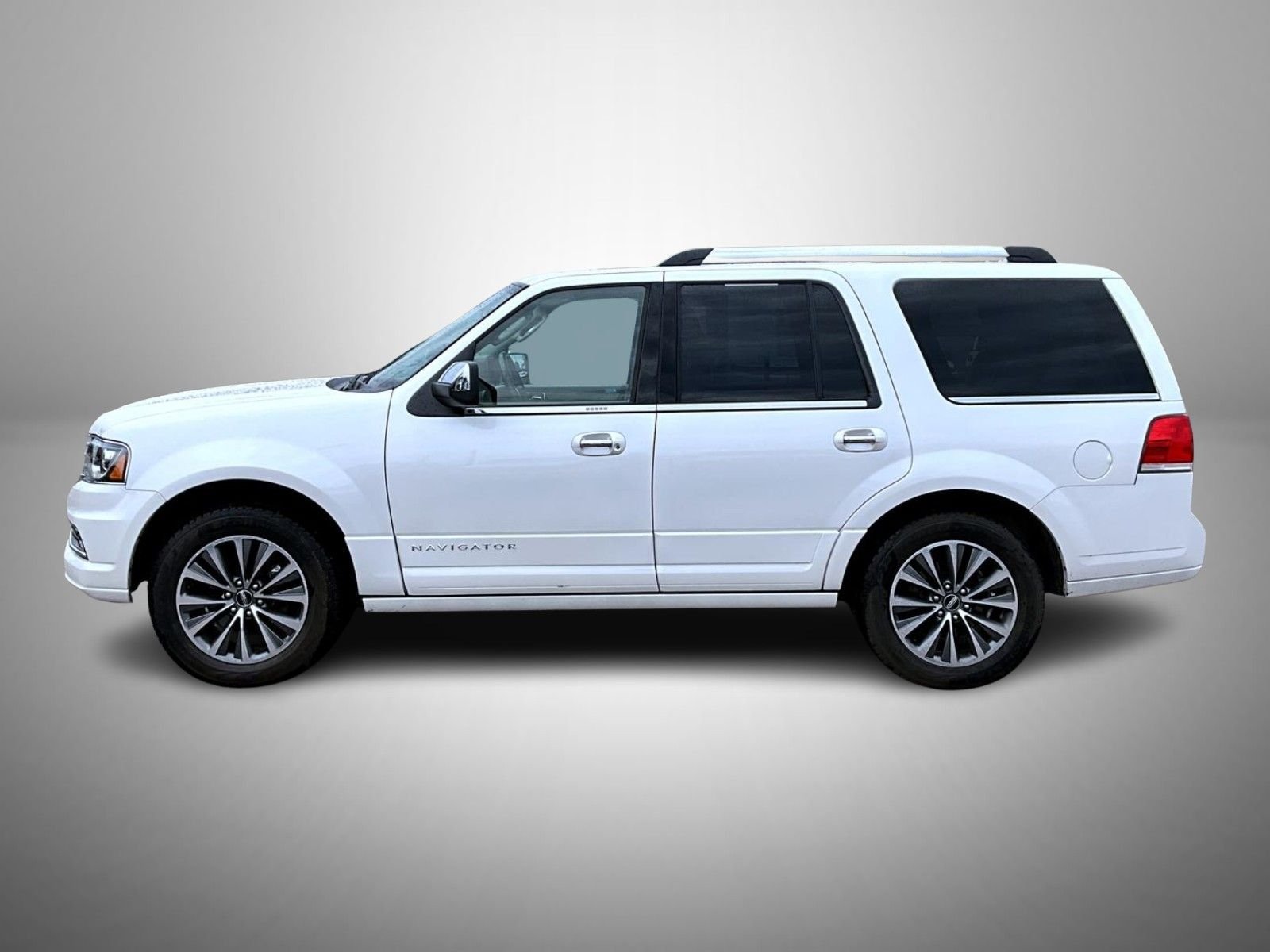 Used 2016 White Lincoln Select image 8