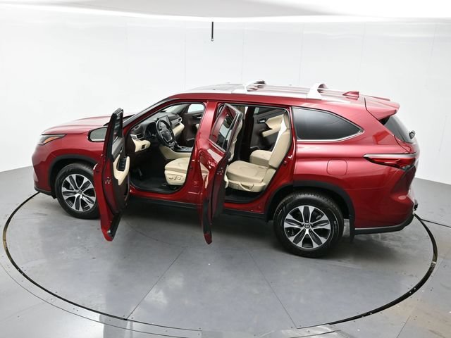 Used 2022 Ruby Flare Pearl Toyota XLE image 43