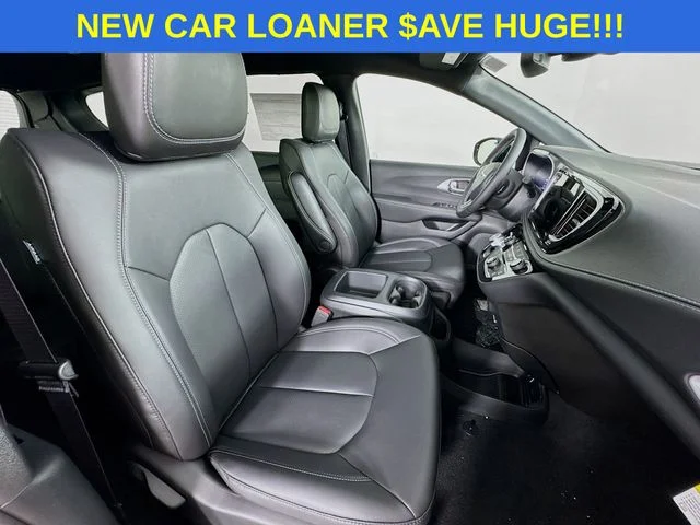 2025 Chrysler Pacifica Select - Photo 29