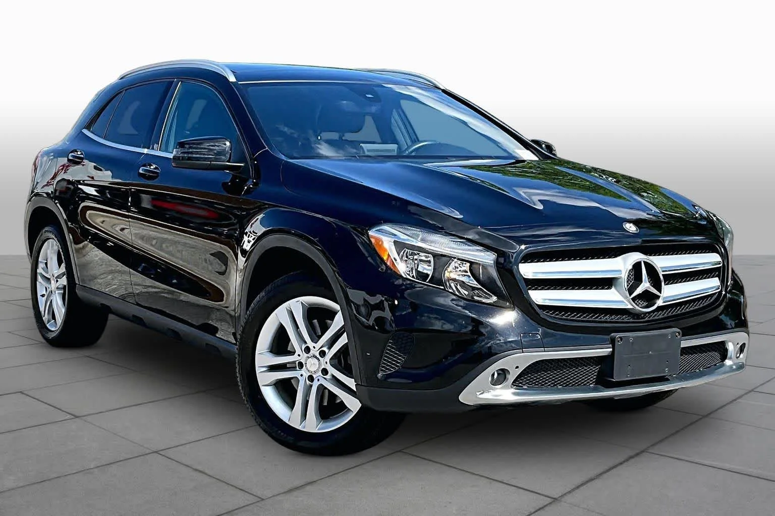 Used 2017 Night Black Mercedes-Benz GLA 250 image 3