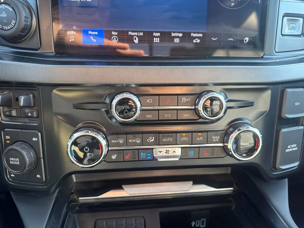 Used 2025 Black Metallic Ford Platinum image 23