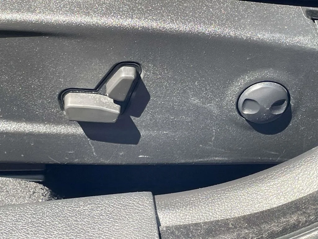 Certified Used 2022  Chrysler Touring image 26