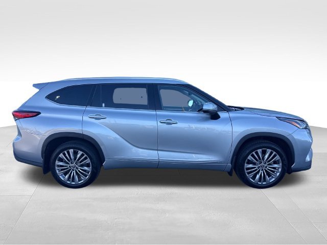 Used 2022 Silver Toyota Platinum image 6